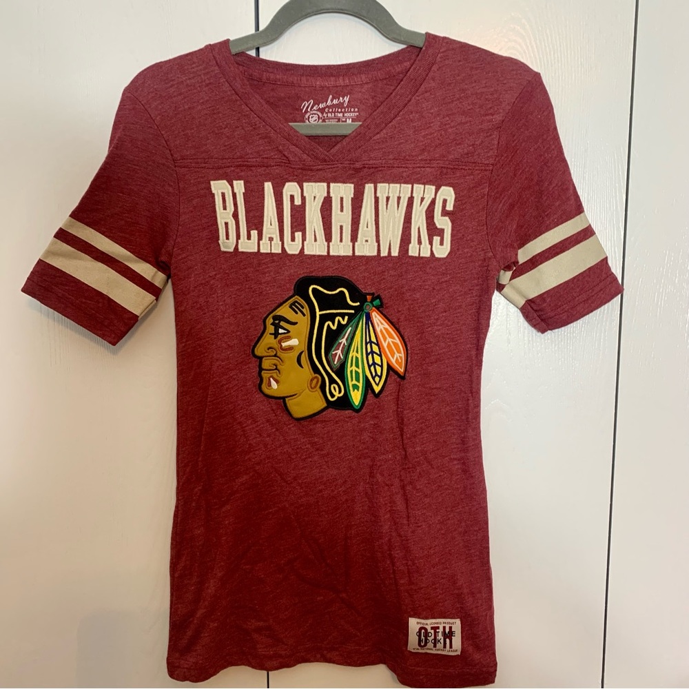 EUC. Old Time Hockey. Size: Medium. Red Chicago Blackhawks tee NHL